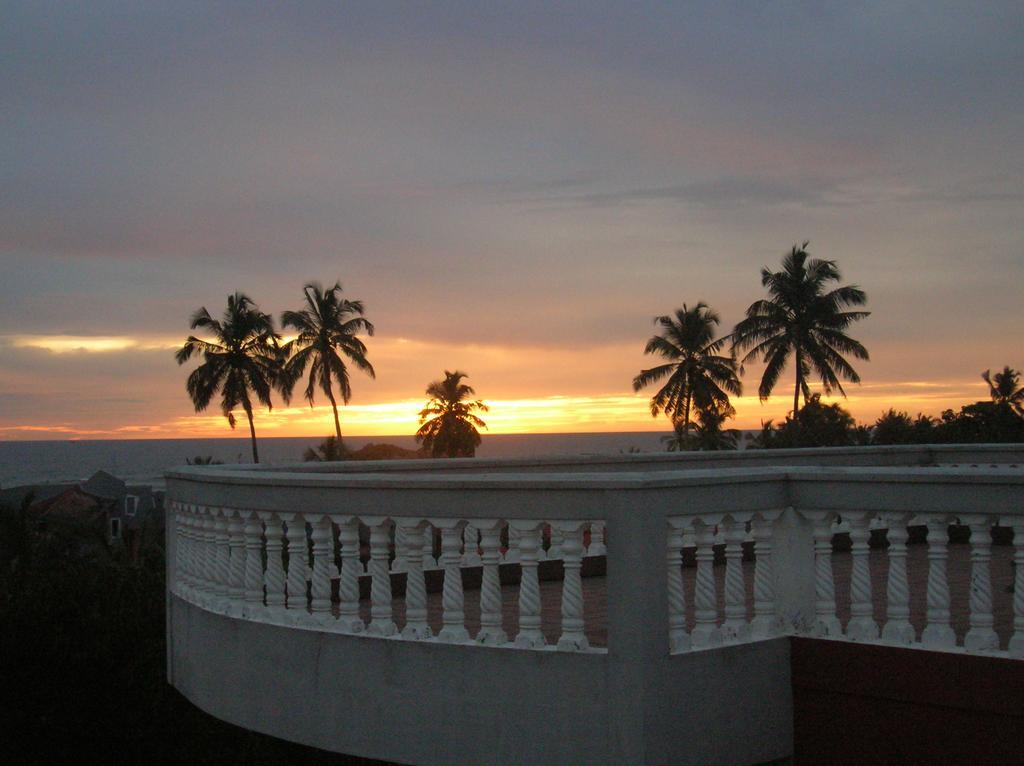 Sagarika Beach Hotel Moragalla Exteriör bild